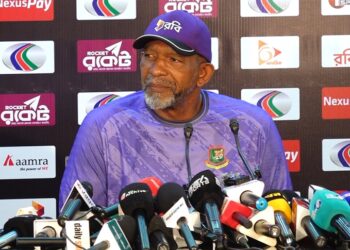 বোর্ডে পরিবর্তন ‘কিছুই আর অবাক করে না’ সিমন্স