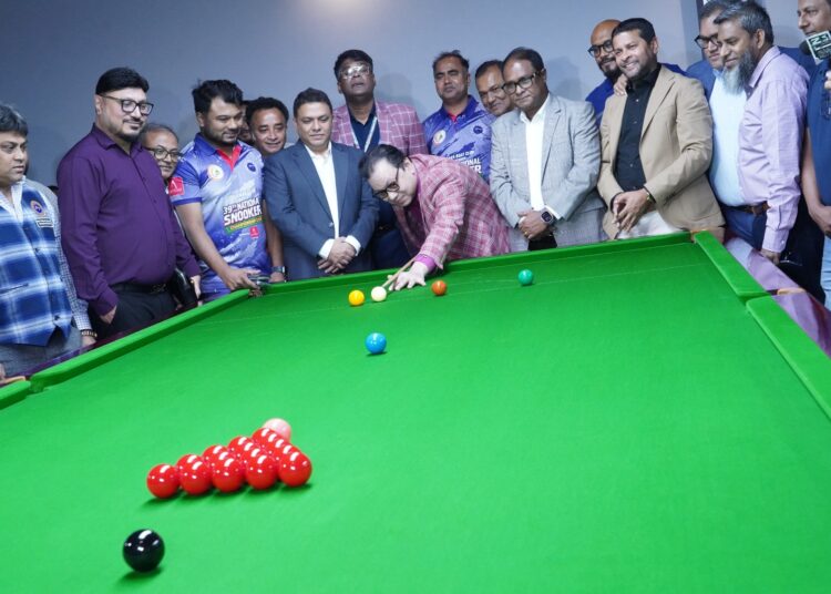 ৩৯ তম জাতীয় স্নুকার প্রতিযোগিতার উদ্বোধন করছেন বোট ক্লাবের সভাপতি রুবেল আজিজ