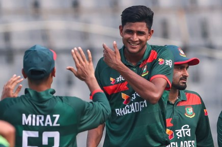 ৫ উইকেট নিয়ে যা বললেন নাহিদ রানা
