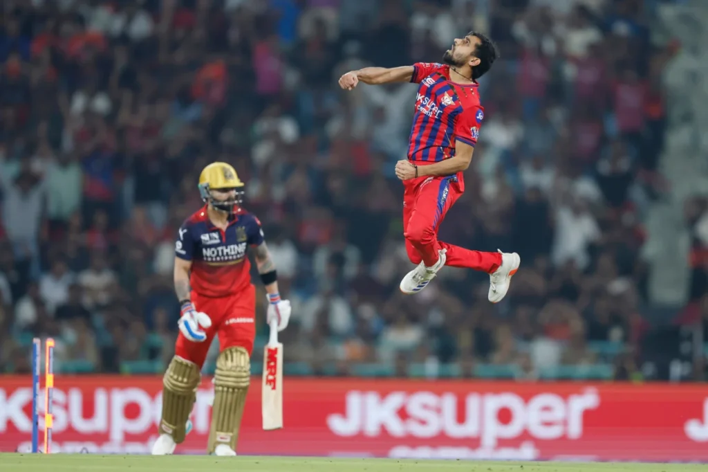 ছয় হারের পর লখনউ জিতে পিছিয়ে দিল বেঙ্গালুরুকে