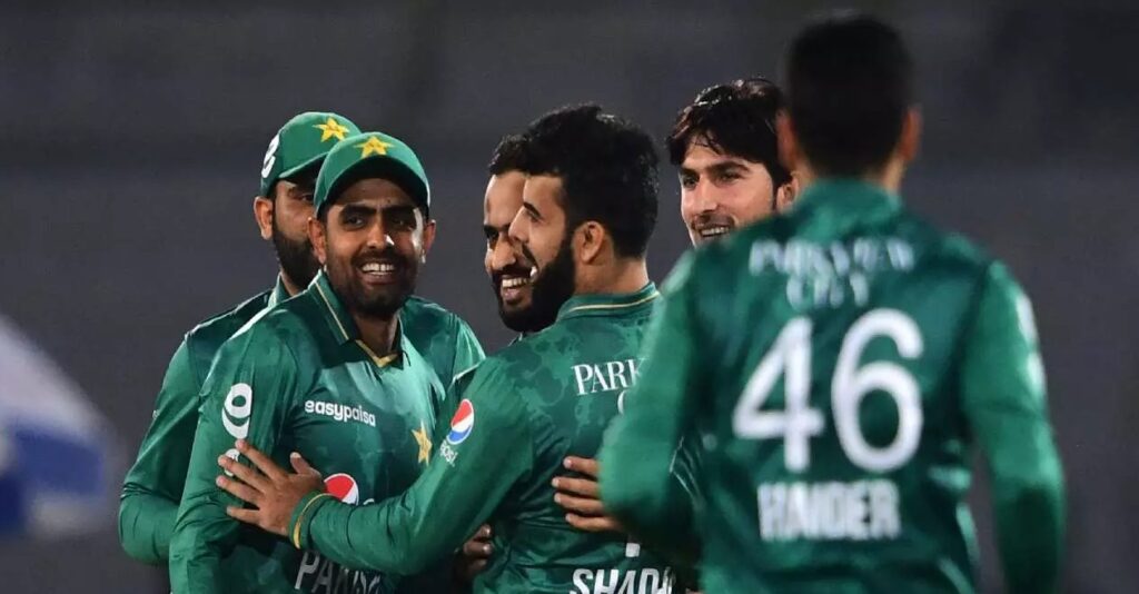 বাবরকে ফিরিয়ে অস্ট্রেলিয়ার বিপক্ষে শক্তিশালী দল ঘোষণা পাকিস্তানের