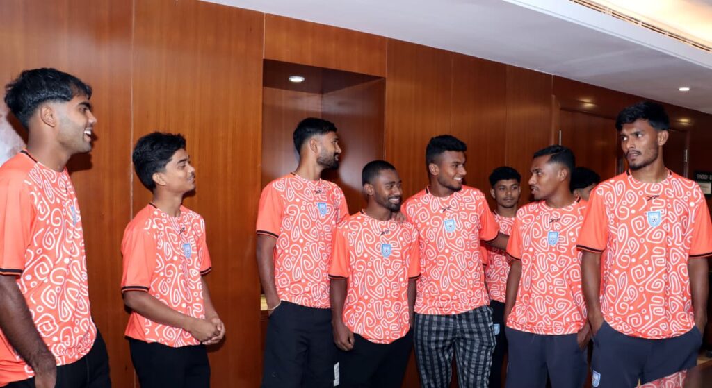 মালদ্বীপে অনুষ্ঠেয় চার জাতি ‘ডায়মন্ড জুবিলি ফুটবল টুর্নামেন্ট’-এর জন্য আজ থেকে প্রস্তুতি শুরু করছে বাংলাদেশ অলিম্পিক দল। দলে ডাক পাওয়া ফুটবলাররা গতকালই আবাসিক ক্যাম্পে উঠেছেন। ছবি : বাফুফে