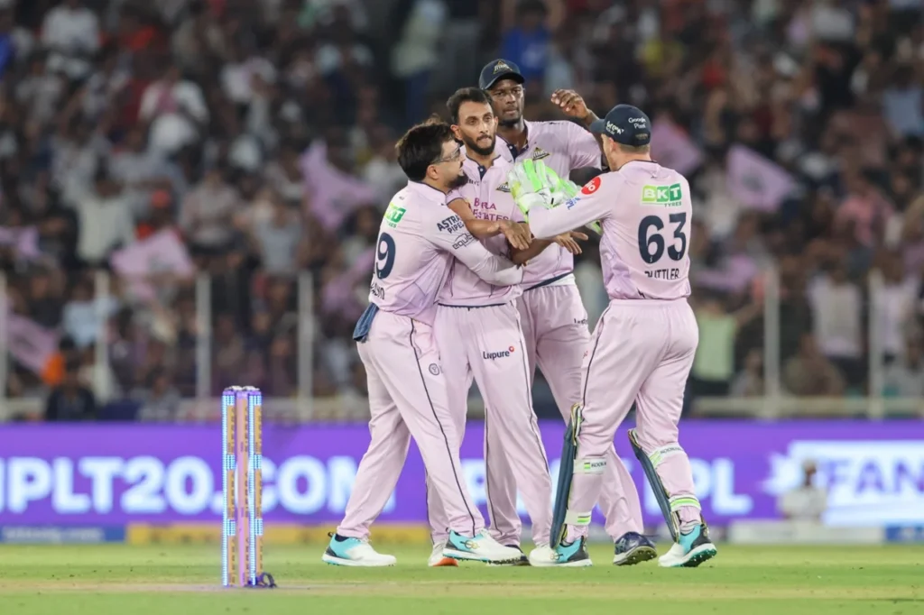 এবার সানরাইজার্স হায়দরবাদকে হারিয়ে শীর্ষে গুজরাট টাইটান্স। ইন্ডিয়ান প্রিমিয়ার লিগের (আইপিএল) প্রাথমিক রাউন্ডের শেষ মুহূর্তে স্থান