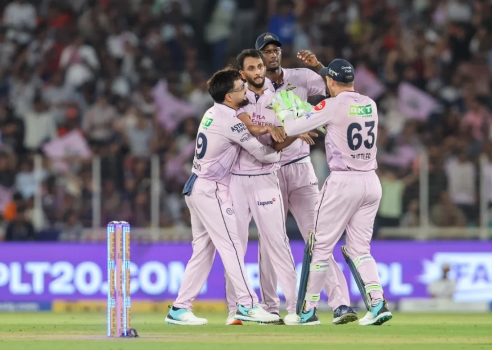 হায়দরাবাদকে হারিয়ে শীর্ষে গুজরাট