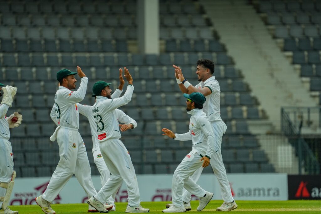 পাকিস্তানের ৪ উইকেট নিয়ে লাঞ্চে গেল বাংলাদেশ
