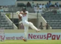 মিরপুরে শুরু হচ্ছে বাংলাদেশ ও পাকিস্তান দুই ম্যাচের টেস্ট সিরিজের প্রথম ম্যাচ। শুক্রবার টেস্টের প্রথম দিনে লাঞ্চ বিরতিতে বাংলাদেশের সংগ্রহ ২৬ ওভারে ২ উইকেটে ১০১ রান। নাজমুল হোসেন শান্ত ৩৯ ও মুমিনুল হক ৩১ রানে অপরাজিত আছেন। সকালে পাকিস্তান টস ভাগ্যে জয় পেলেও এক দুঃসংবাদ নিয়ে তাদের ম্যাচটা শুরু করতে হয়েছে। সাবেক অধিনায়ক বাবর আজম পাকিস্তান সুপার লিগ খেলে প্রথম টেস্টের জন্য ছুটে আসলেও তাকে বাদ দিয়েই দল সাজাতে হয়েছে তাদের। ইনজুরির কারণে তিনি এ ম্যাচে খেলতে পারছেন না। বাম হাঁটুর ইনজুরিতে ভুগছেন পাকিস্তান ব্যাটিং অর্ডারের এই নির্ভরযোগ্য ব্যাটার। বাবরের এই ইনজুরি পাকিস্তান দলের জন্য বেশ হতাশার। সে সঙ্গে অধিনায়ক শন মাসুদের জন্য। বাবর ফেরায় তার মনে খুশির যে আমেজ বয়ে গিয়েছিল তা তিনি গোপন করেননি। বৃহষ্পতিবার সংবাদ সম্মেলনে বাবরকে পাওয়ার স্বস্তি প্রকাশ করে বলেছিলেন, বাবর পাকিস্তান জম্ম নেওয়া সেরা ব্যাটারদের একজন। তাকে রানে দেখতে পাওয়া দারুন ব্যাপার। আশা করি পিএসএলের মতো সে এখানে রান পাবে।’ বাংলাদেশের জন্য এই সিরিজটি পাকিস্তানের ওপর আধিপত্য ধরে রাখার মিশন। একটা সময়ে পাকিস্তানের কাছে অসহায় আত্মসমর্পন করলেও সর্বশেষ সিরিজে পাকিস্তানকে নাস্তানাবুদ করেছে বাংলাদেশ। পাকিস্তানের মাটিতে পাকিস্তানকে হোয়াইট ওয়াশ করেছিল টাইগাররা। ২০২৪ সালের অনুষ্ঠিত সর্বশেষ সিরিজে দুই ম্যাচের দুটোতেই জয় পেয়েছিল বাংলাদেশ। এবার নিজেদের মাটিতে সিরিজে। ফলে বাংলাদেশের সামনে দারুণ একটা সুযোগ রয়েছে সাফল্যের সেই ধারাবাহিকতা ধরে রাখার। সে লক্ষ্য নিয়ে শুরু হওয়া ম্যাচে সাদমান ইসলাম ও মাহমুদুল হাসান জয় ব্যাটিং শুরু করেছেন। উভয় ব্যাটার দারুণ শুরুর ইঙ্গিত দিলেও ফিরে গেছেন মাহমুদুল হাসান জয়। শাহীন শাহ আফ্রিদির বলে মোহাম্মদ রিজওয়ানের হাতে ধরা পড়ার আগে ১৯ বলে করেছেন ৮ রান। সাদমানকে সঙ্গ দিতে নতুন ব্যাটার হিসেবে ক্রিজে এসেছেন মমিনুল হক। সাদমান ৬ রানে ব্যাট করছেন। বাংলাদেশ একাদশ নাজমুল হোসেন (অধিনায়ক), মাহমুদুল হাসান, সাদমান ইসলাম, মুমিনুল হক, মুশফিকুর রহিম, লিটন দাস (উইকেটকিপার), মেহেদী হাসান মিরাজ, তাইজুল ইসলাম, তাসকিন আহমেদ, নাহিদ রানা ও ইবাদত হোসেন। পাকিস্তান একাদশ আজান আওয়াইস, ইমাম–উল–হক, আব্দুল্লাহ ফজল, শান মাসুদ (অধিনায়ক), সৌদ শাকিল, মোহাম্মদ রিজওয়ান (উইকেটকিপার), সালমান আগা, শাহিন আফ্রিদি, নোমান আলী, হাসান আলী ও মুহাম্মদ আব্বাস।