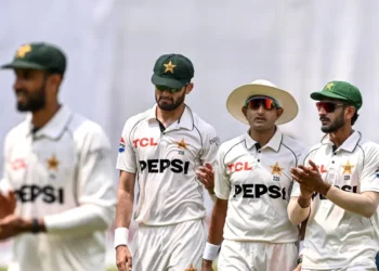 মিরপুরে দ্বিতীয় দিন পাকিস্তানের দাপট
