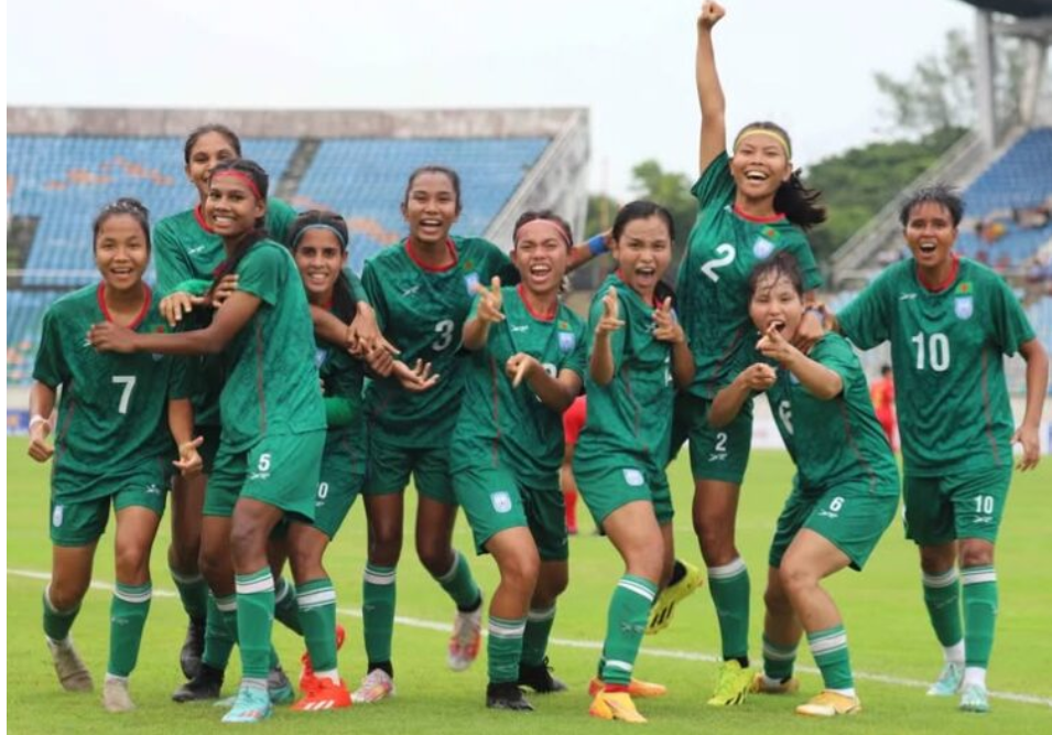 ক্রীড়া উপদেষ্টার ৫০ লাখ টাকা বুঝে পাচ্ছেন নারী ফুটবলাররা
