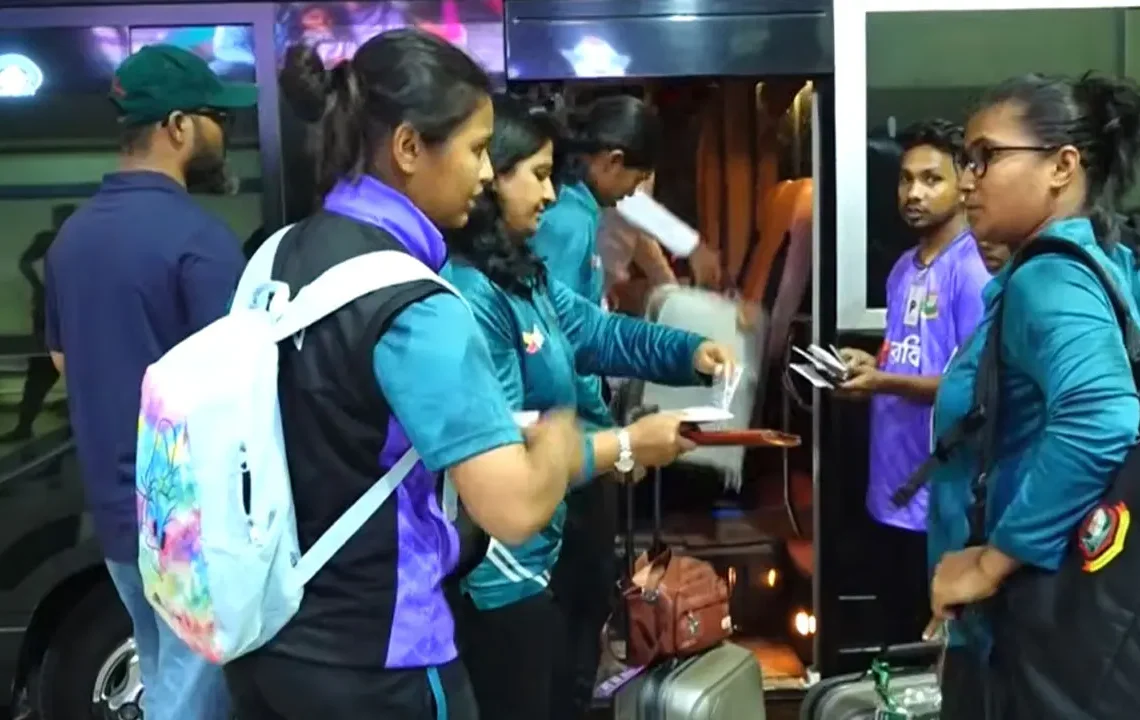 স্বপ্ন নিয়ে উড়াল দিল টাইগ্রেসরা
