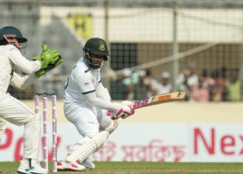 জন্মদিনে মুশফিকের ফিফটি