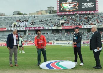 টস হেরে ব্যাটিংয়ে বাংলাদেশ