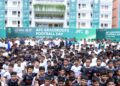 ঢাকার মিরপুরে সিটি ক্লাব মাঠে অনুষ্ঠিত গ্রাসরুটস ফুটবল ডে’তে উপস্থিত শিশু-কিশোরদের সাথে অতিথিরা