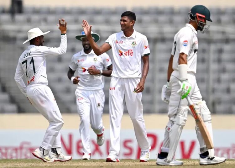 নাহিদের আগুনঝরা বোলিংয়ে পুড়ে ছারখার পাকিস্তান