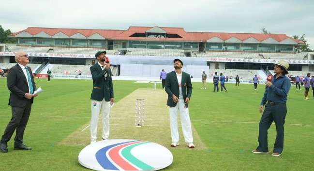 পাকিস্তানের বিপক্ষে সিলেট টেস্টে একাদশে দুই পরিবর্তন নিয়ে টস হেরে ব্যাটিংয়ে বাংলাদেশ