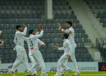 পাকিস্তানের ৪ উইকেট নিয়ে লাঞ্চে গেল বাংলাদেশ