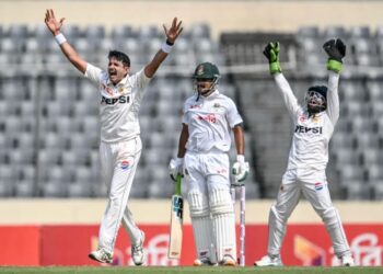 প্রথম ইনিংসে ৪১৩ রানে থামল বাংলাদেশ