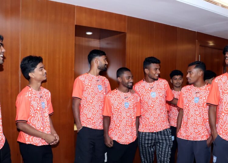 মালদ্বীপে অনুষ্ঠেয় চার জাতি ‘ডায়মন্ড জুবিলি ফুটবল টুর্নামেন্ট’-এর জন্য আজ থেকে প্রস্তুতি শুরু করছে বাংলাদেশ অলিম্পিক দল। দলে ডাক পাওয়া ফুটবলাররা গতকালই আবাসিক ক্যাম্পে উঠেছেন। ছবি : বাফুফে