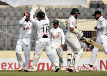 মিরপুর টেস্টে বাংলাদেশের লিড