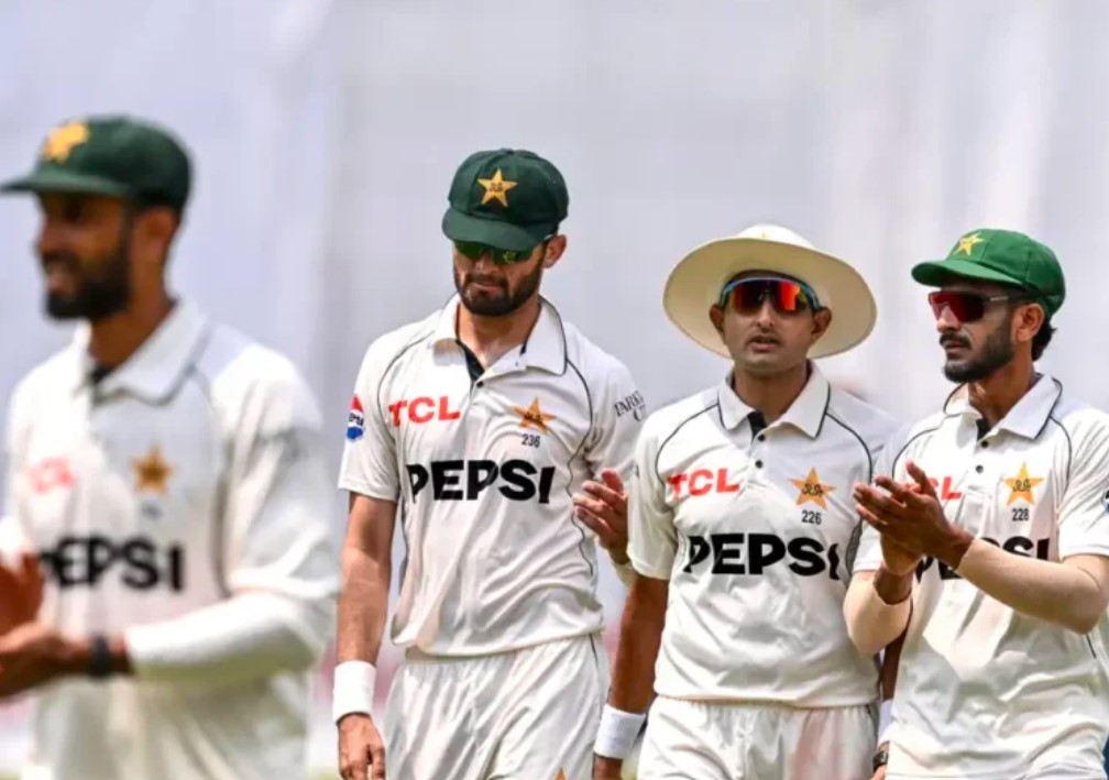 মিরপুরে দ্বিতীয় দিন পাকিস্তানের দাপট