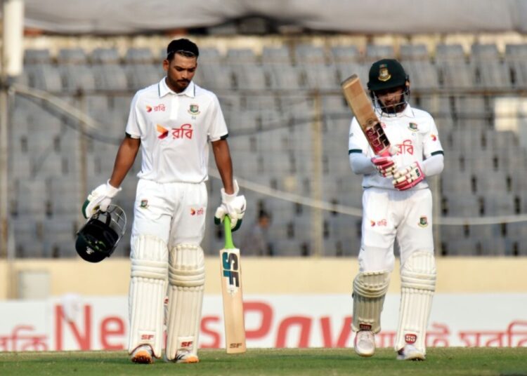 সকালে ফিরে গেলেন মুশফিক