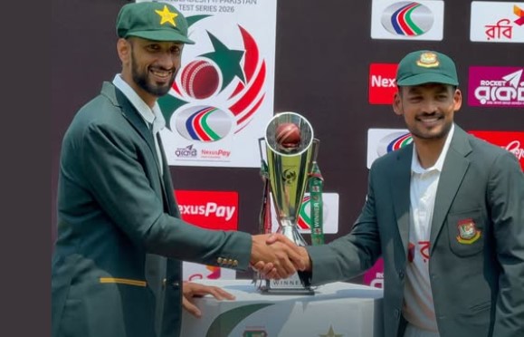 সাদা পোশাকে লড়াইয়ের ডাক! মিরপুরে বাংলাদেশ বনাম পাকিস্তান টেস্ট সিরিজের ট্রফি উন্মোচন।
