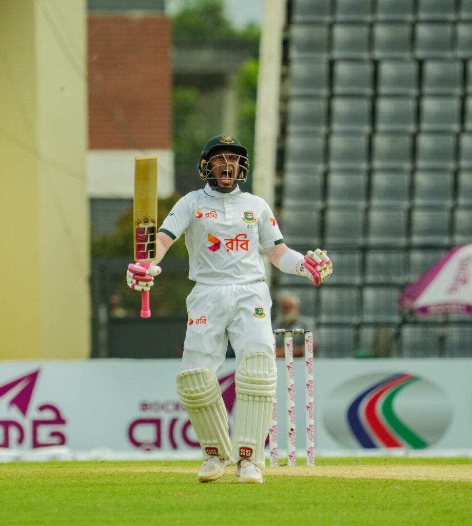 সিলেটে মুশফিকের রেকর্ড গড়া সেঞ্চুরি