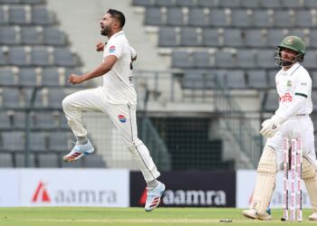 সিলেট টেস্টের প্রথম দিনেই ধাক্কা খেলো টাইগারদের টপ অর্ডার।