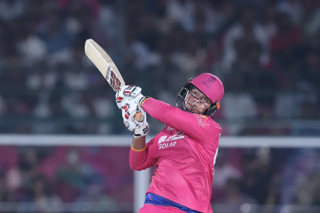 টানা চার জয়ে গুজরাট দ্বিতীয় স্থানে