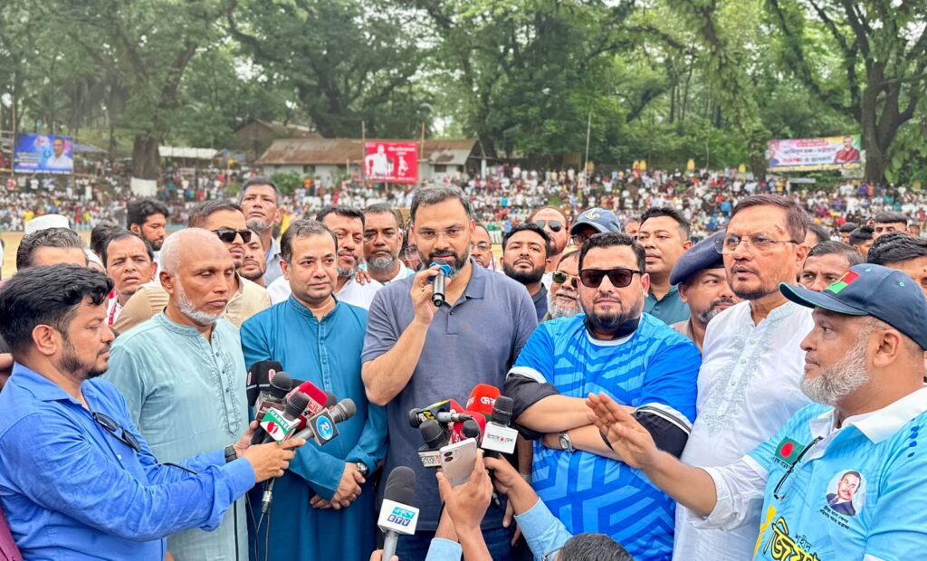 উত্তর পতেঙ্গায় ১৩ একর জায়গার ওপর একটি আধুনিক স্পোর্টস কমপ্লেক্স নির্মাণ করা হবে বলে ঘোষণা দিয়েছেন যুব ও ক্রীড়া প্রতিমন্ত্রী মো. আমিনুল হক।