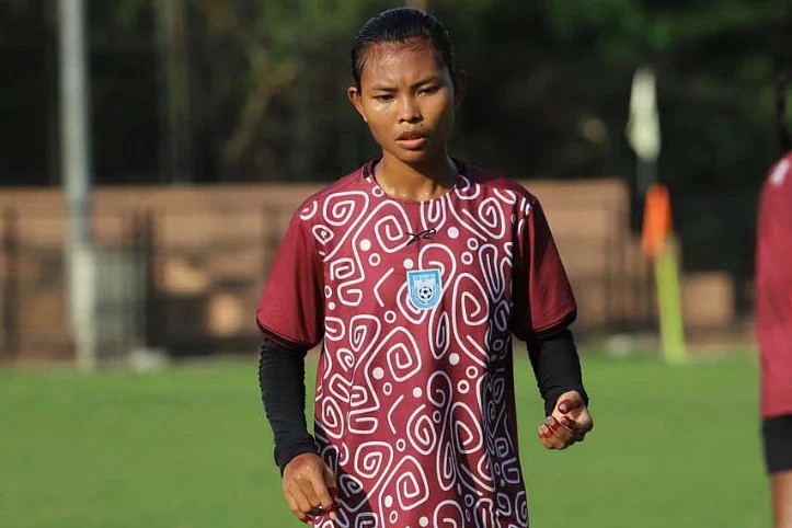 মা হারালেন সেন্টার ব্যাক শিউলি আজিম