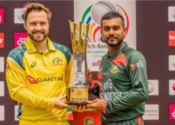 অস্ট্রেলিয়ার বিপক্ষে টস হেরে ব্যাটিংয়ে বাংলাদেশ
