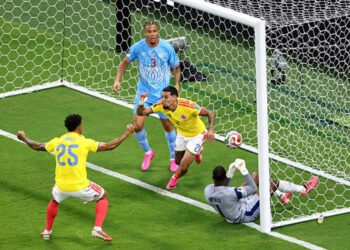 টানা দ্বিতীয় জয়ে গ্রুপ শীর্ষে কলম্বিয়া