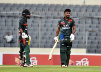 দলে ফিরেই ফিফটি উপহার দিলেন মোসাদ্দেক