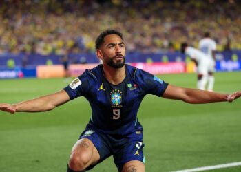 দ্বিতীয় রাউন্ডের পথে ব্রাজিল