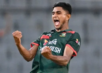 নাহিদের গতিতে কাপলো অস্ট্রেলিয়া