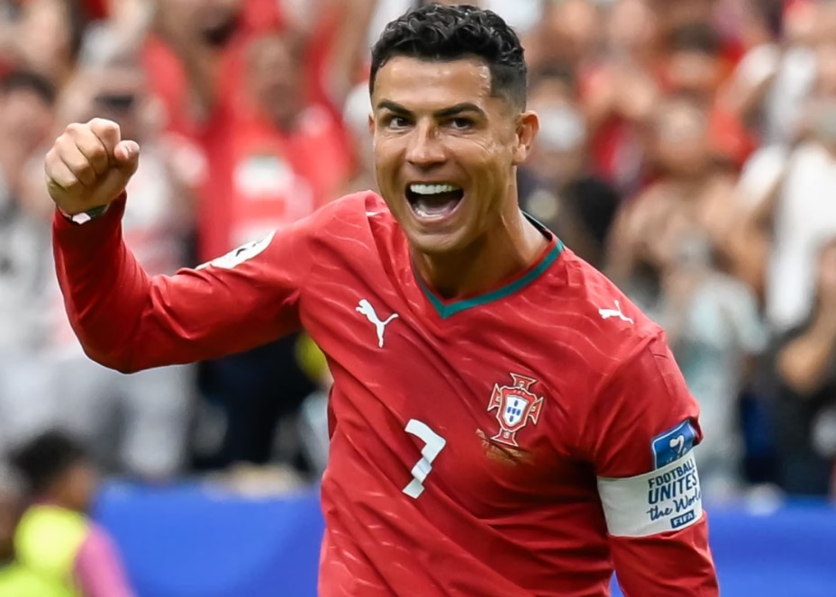রোনালদোর জোড়া গোলে উজবেকিস্তানকে উড়িয়ে পর্তুগালের বড় জয়