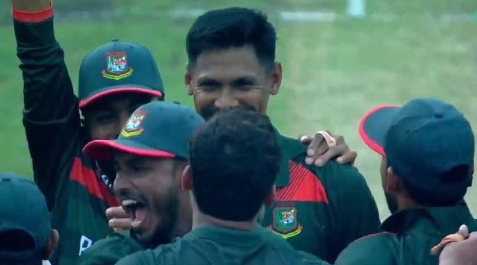 ২ রানে ২ উইকেট হারিয়ে বিপদে অস্ট্রেলিয়া।।