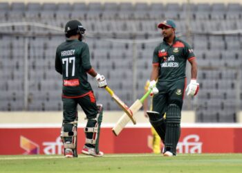 ৩৯ ওভারে বাংলাদেশ ২১০৪