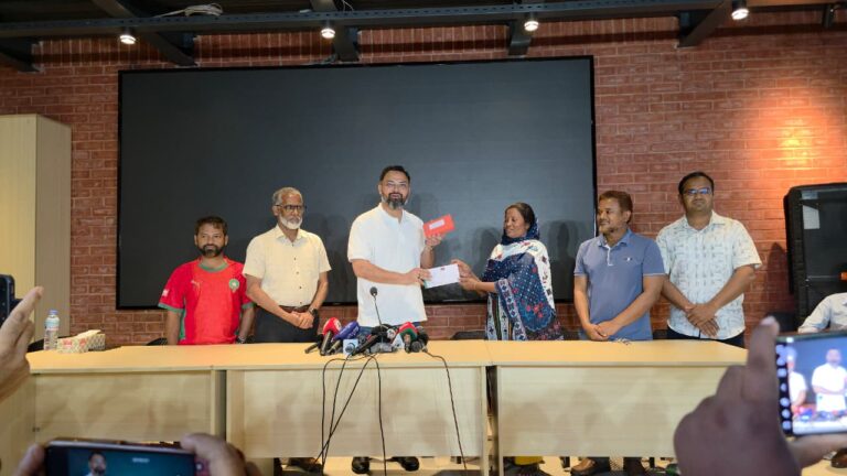 নতুন কুঁড়ির চ্যাম্পিয়ন কিসকুর মাকে আর্থিক সহায়তা ও চাকরির আশ্বাস ক্রীড়া প্রতিমন্ত্রীর