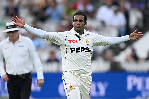 লর্ডসে পাকিস্তানের বোলিং-ঝড়