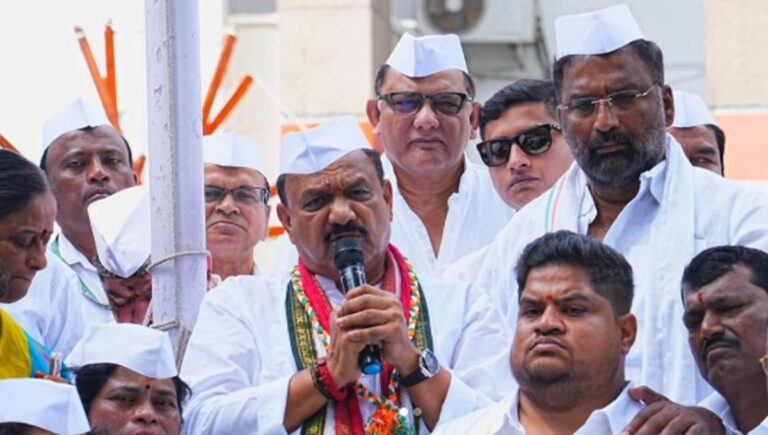 দীর্ঘদিন পর মিডিয়ার সামনে আজহারউদ্দিন, ‘ভারত ছাড়ো দিবসের’ অনুষ্ঠানে সাবেক অধিনায়ক