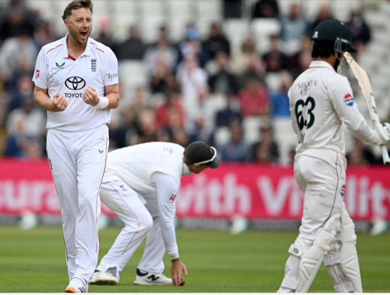 সাতজনকে বাদ দিয়েও ১৩৩ রানে অলআউট পাকিস্তান