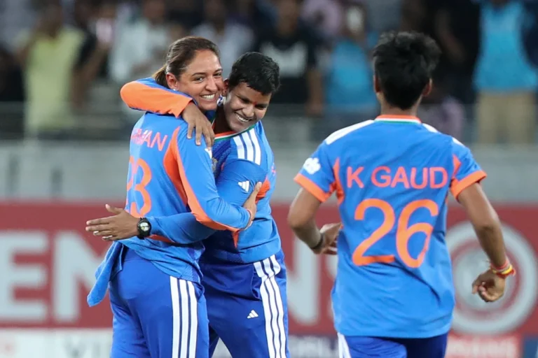 একতরফা ম্যাচে ভারতের কাছে ৭ উইকেটে হারলো পাকিস্তানের মেয়েরা